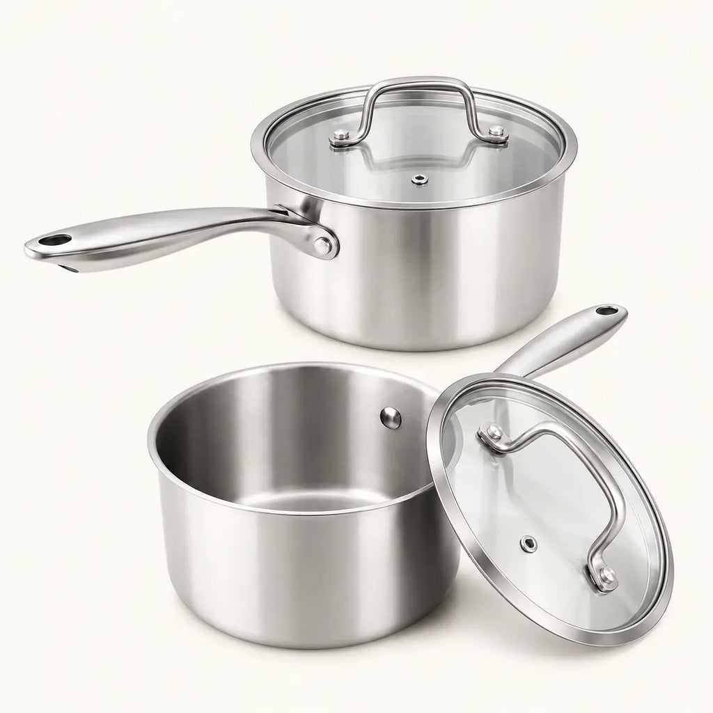 Deux casseroles inox avec couvercles en verre
