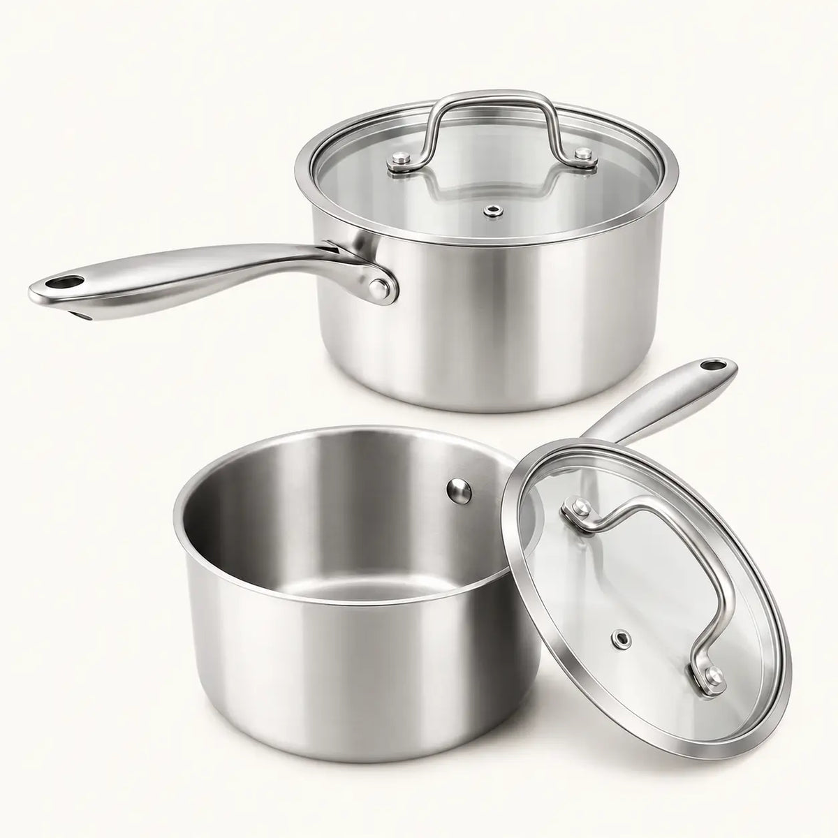 Deux casseroles inox avec couvercles en verre